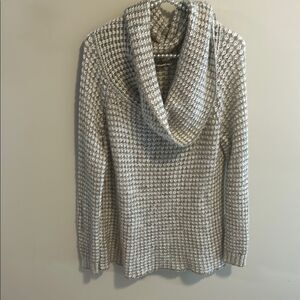 BB Dakota Women’s Cowl Neck Waffle Knit Grey Sweater. Size Medium